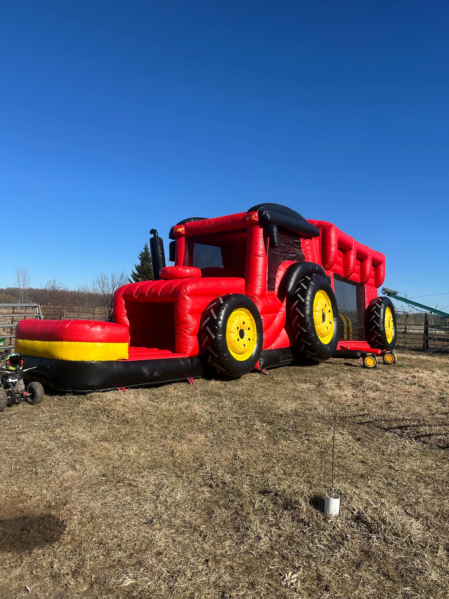 Course à obstacles - Tracteur rouge