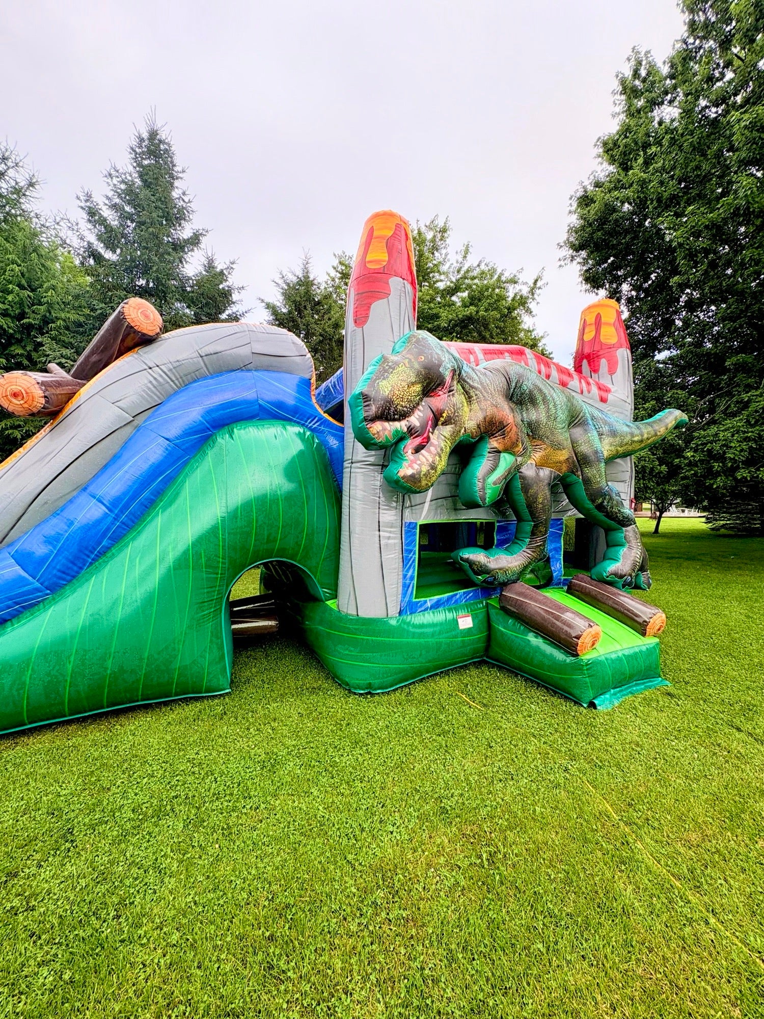 T-Rex + Glissade d'eau