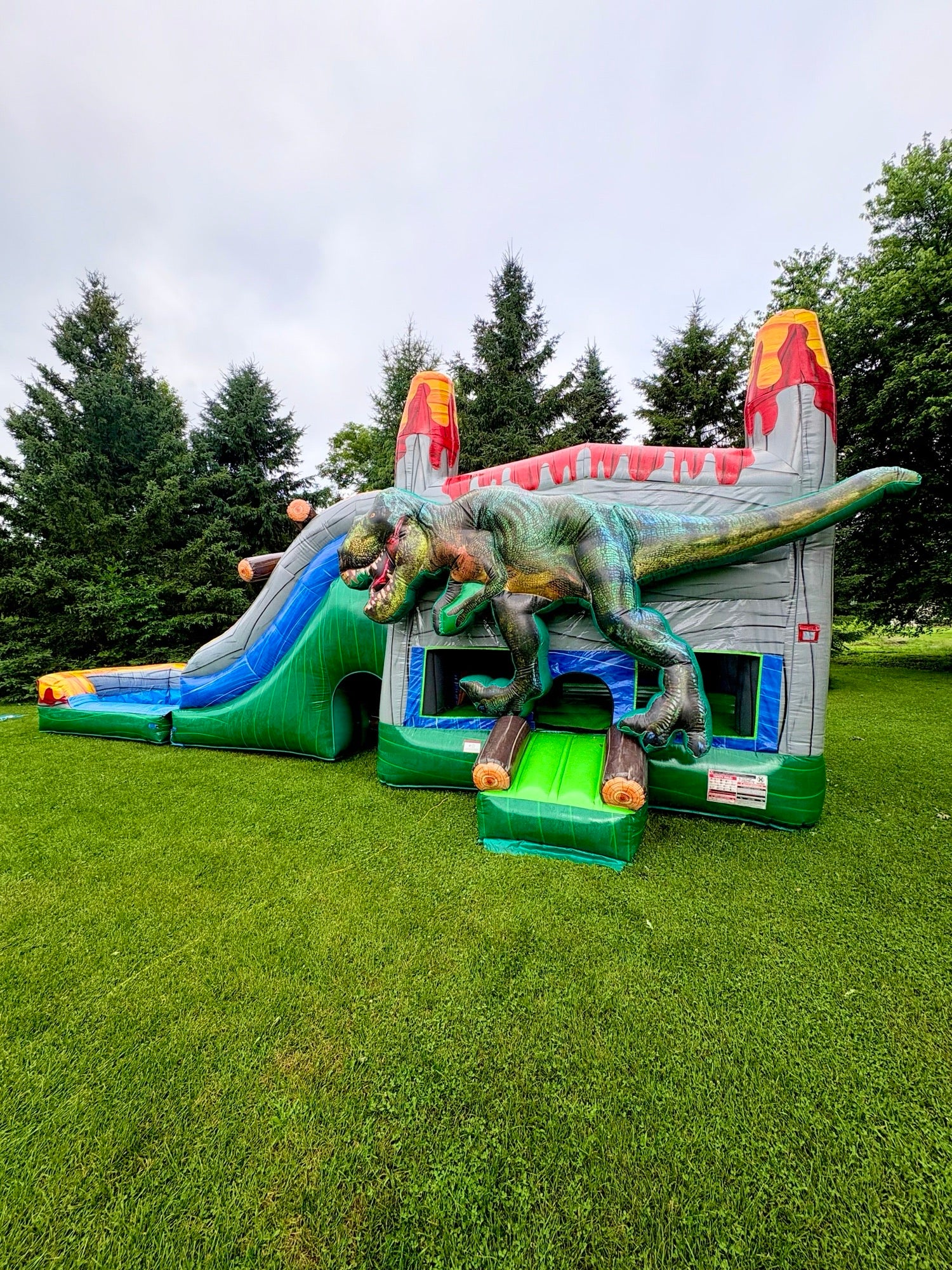 T-Rex + Glissade d'eau