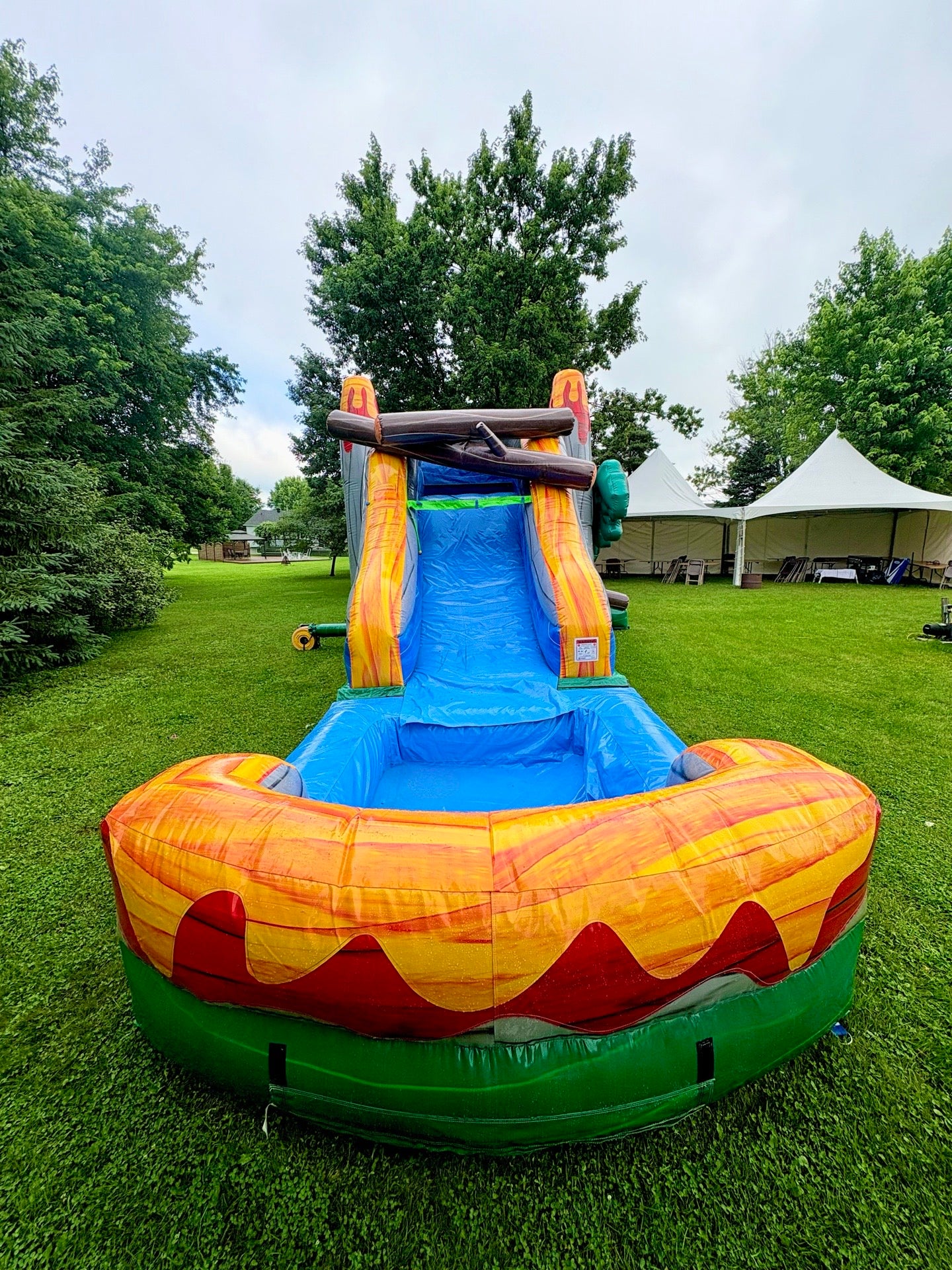 T-Rex + Glissade d'eau